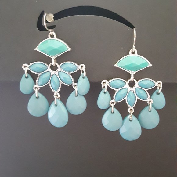 Jewelry - blue chandelier drop earrings